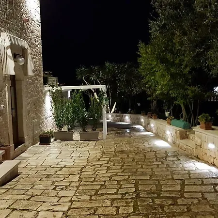 Il Trullo Di Nonna Lella Country house